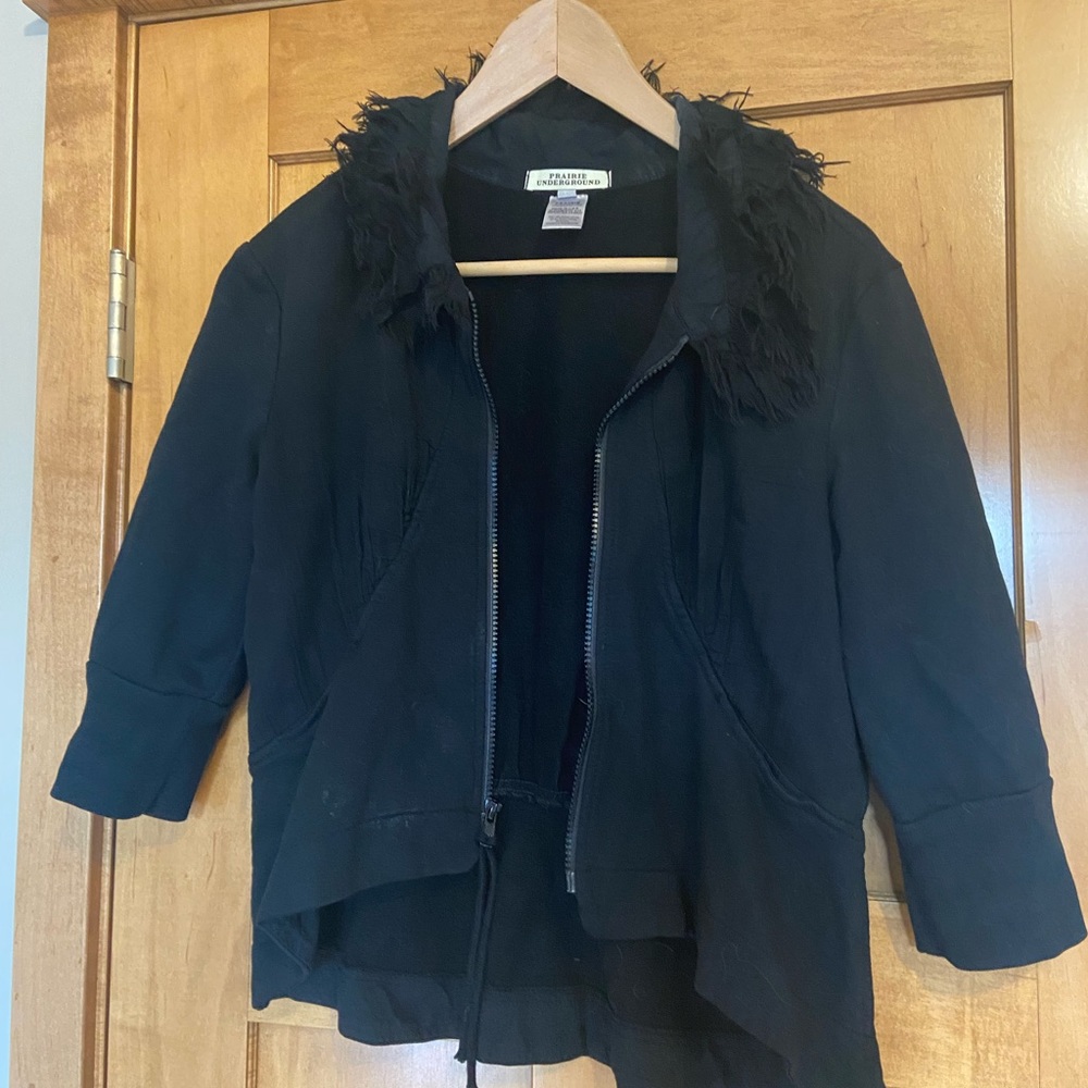 Black 3/4 sleeve sweater coat with zipper.